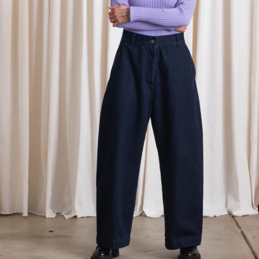 Ali Golden Loose Barrel Jean in Dark Denim size S